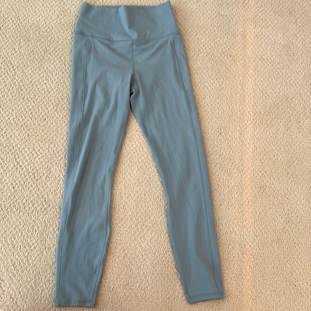 Vuori High-Waist Leggings in Dusty Blue